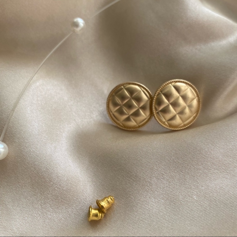 ❤️‍🔥𝕤𝕒𝕝𝕖❤️‍🔥🦋quilted golden earrings - Picture 7 of 13